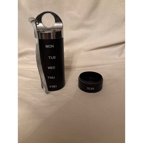 Stackable Weekly Pill Organizer Secret Stash Portable Design Keychain - Picture 4 of 9